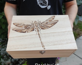 pyrography box dragonfly, dragonfly memory box, dragonfly box, burned wooden box dragonfly, memory box