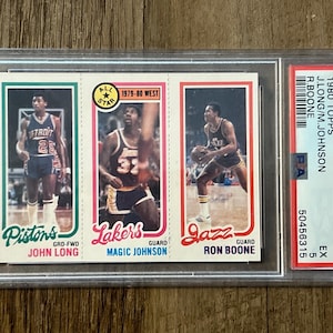 Puede incluir: Un juego de tres tazas de cerámica con acabado moteado y mate. Las tazas son de color crema, gris claro y gris oscuro. Cada taza tiene un diseño simple y minimalista.