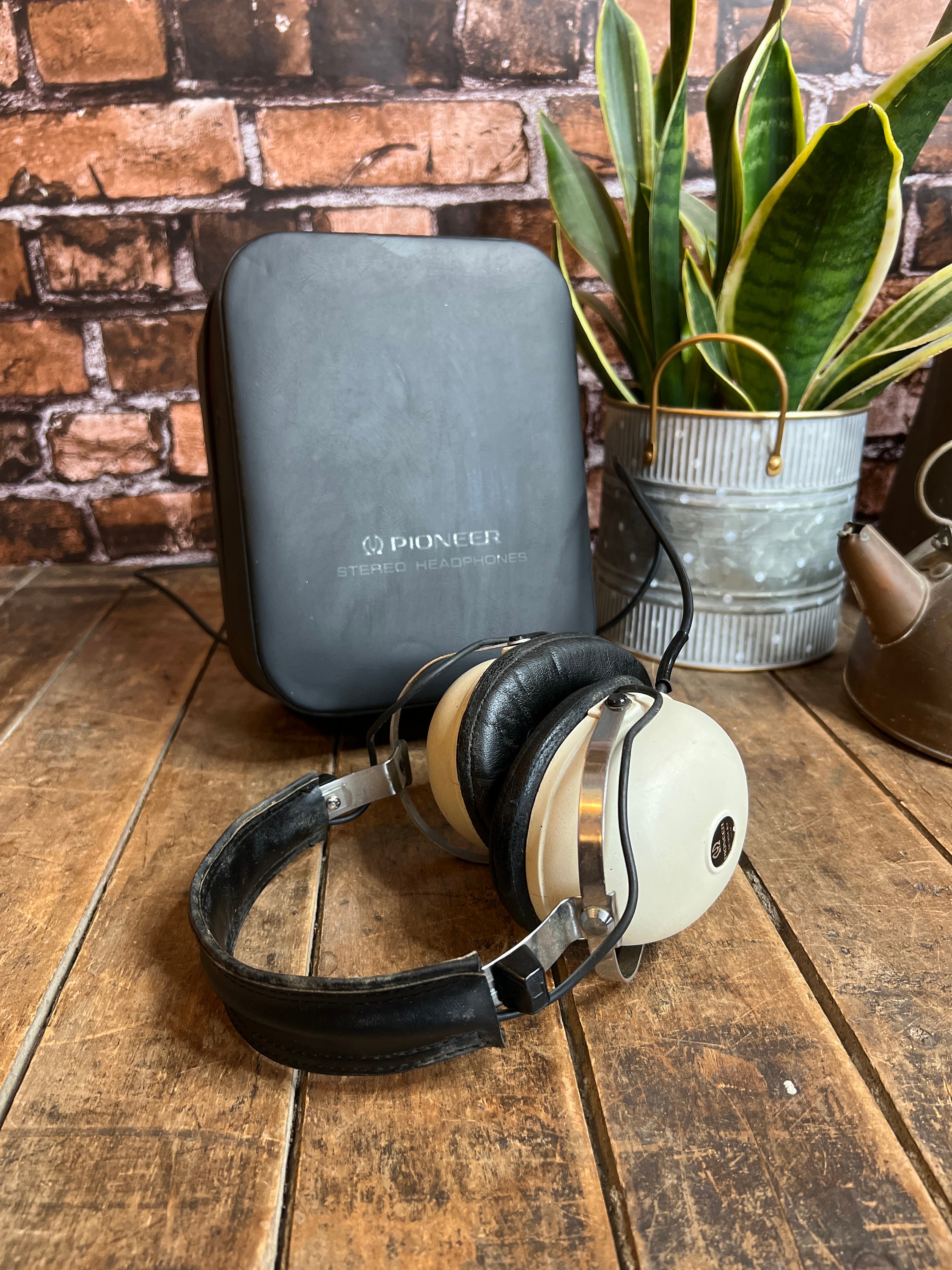 Vintage 1970 Pioneer SE-20A Headphones Original Case