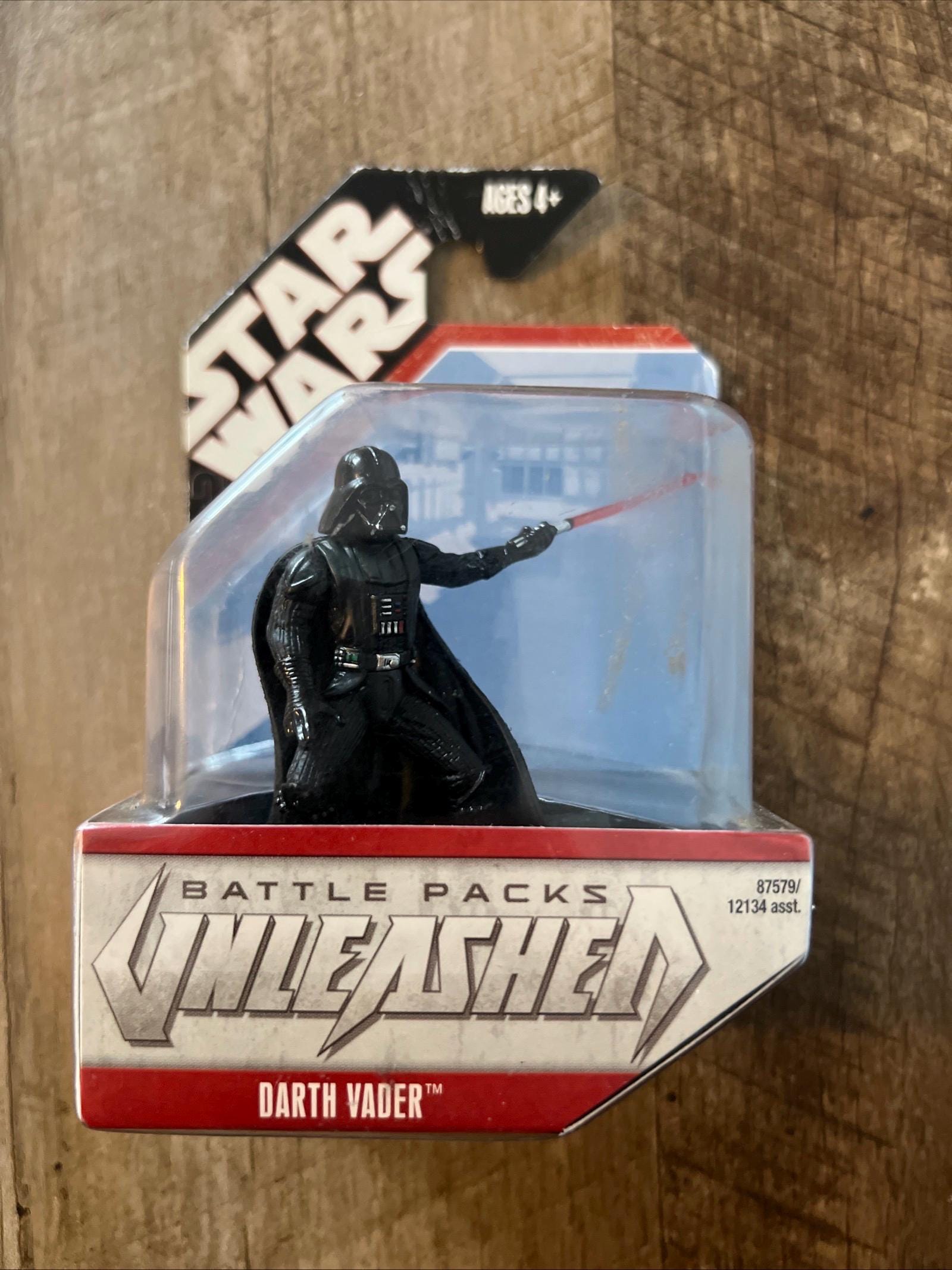 スター・ウォーズ Unleashed フィギュア ダース・ベイダー 完成品フィ