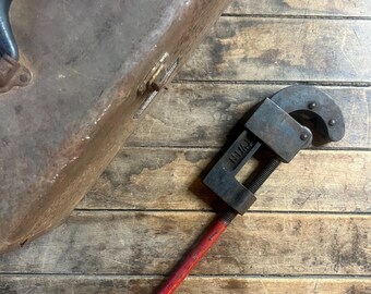 Antique Thomas Chatwin Pipe Cutter – 1930s UK Plumbing Tool
