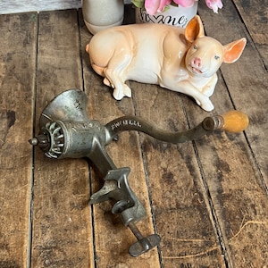 Vintage 1960s Universal Food & Meat Chopper No. 2 - Antique table mount Meat Grinder - Retro Butcher Kitchenware - made in USA