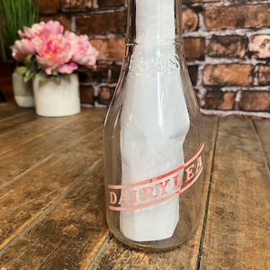 Vintage 1940s Dairylea Milk Bottle - Dairy Farm  - Glass Milk Bottle - Made in USA - Retro Glass Milk Bottle