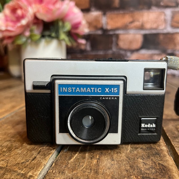 Vintage 1970 Kodak Instamatic X-15 Camera - Mechanical Film Camera - Kodak Eastman Made in USA - 126 Film Magiccubes