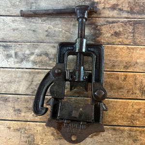 Antique 1882 Armstrong Manufacturing Co. Pipe Vise - Made in USA - Bridgeport CT - Antique Plumbing and Pipe Fitter Tools