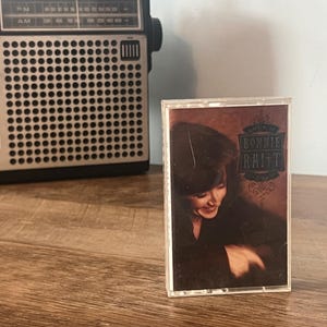 Vintage 1991 Bonnie Raitt “Luck of the Draw” Original Cassette Tape - Capitol Records  - Retro Cassette Tape - Blues Rock