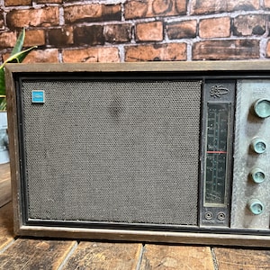 Vintage 1970s Toshiba Transistor Radio - Model 11H-540F - All Solid State FM/AM 2 Band - Wood Tabletop Radio - Not Working for Restoration
