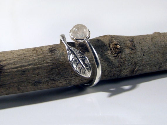 Adjustable Sterling silver ring with leaf (6mm round resin stone) - hair or pet ashes