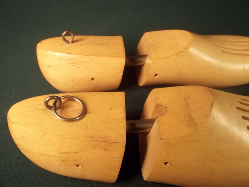 Wood Shoe Keeppers Vintage Old Collectible * Shoe Tree Size 8 Yugoslavia Earl Naturals