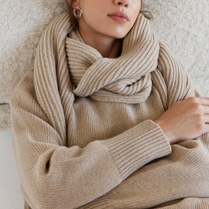 Long beige recycled wool scarf for women, winter and winter blanket scarf with fringe, oversized chunky scarf, sustainable knit accessories Beige