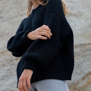 Suéter de algodón negro para mujer, suéter de punto grueso de gran tamaño, jersey de mujer sostenible, sudadera de cuello redondo, regalo para ella