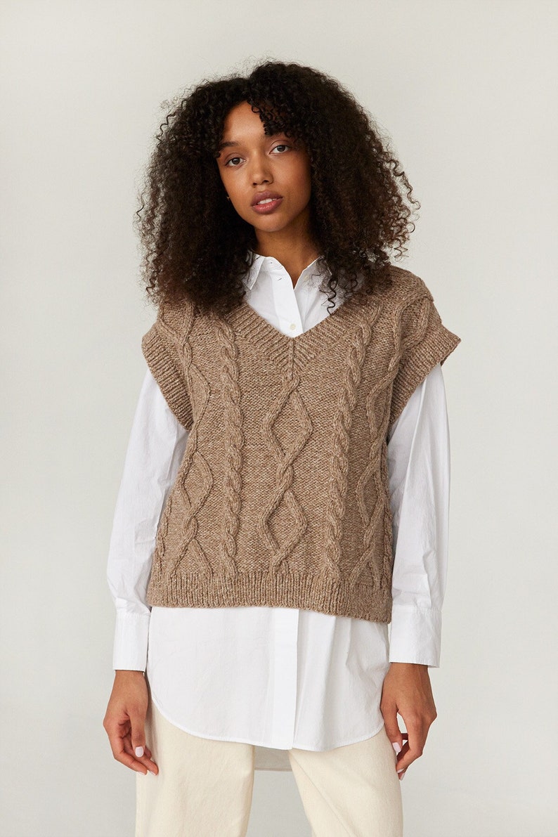 Brown chunky knit sweater vest from alpaca wool for women, gift for mom, oversized sweater, cable knit jumper, custom gift for her image 2