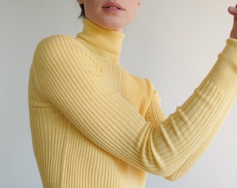 Pull à col roulé en laine mérinos, col roulé pour femme, tricots basiques minimalistes, col roulé bohème, vêtements d'hiver, cadeau d'hiver, tricot jaune