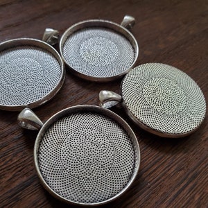 Silver tone 30mm pendant tray cabochon setting 4pcs