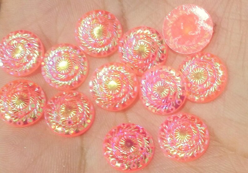 Peach Resin Coin Cabochons: Iridescent Jewelry Charms (12mm, 10pcs) imagem 1