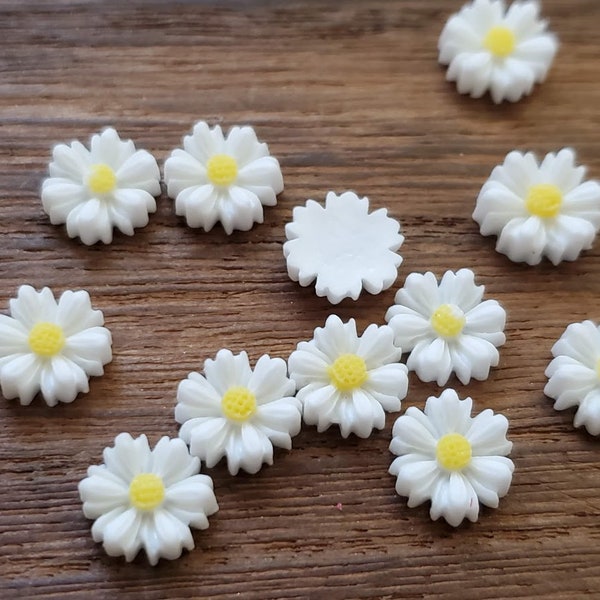 Tiny White Sunflower / Daisy 9mm flat bottom flower resin Cabochons 10pcs