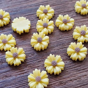 Tiny Yellow Sunflower / Daisy 9mm flat bottom flower resin Cabochons 10pcs