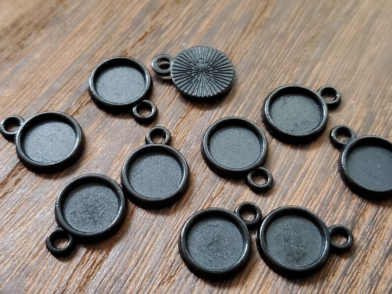 Black tone 8mm tray pendant cabochon setting 10pcs