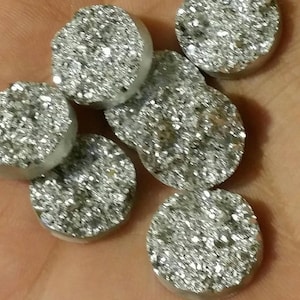 Cabochons faux druzy argentés : dos plats ronds en résine de 16 mm, 6 pièces