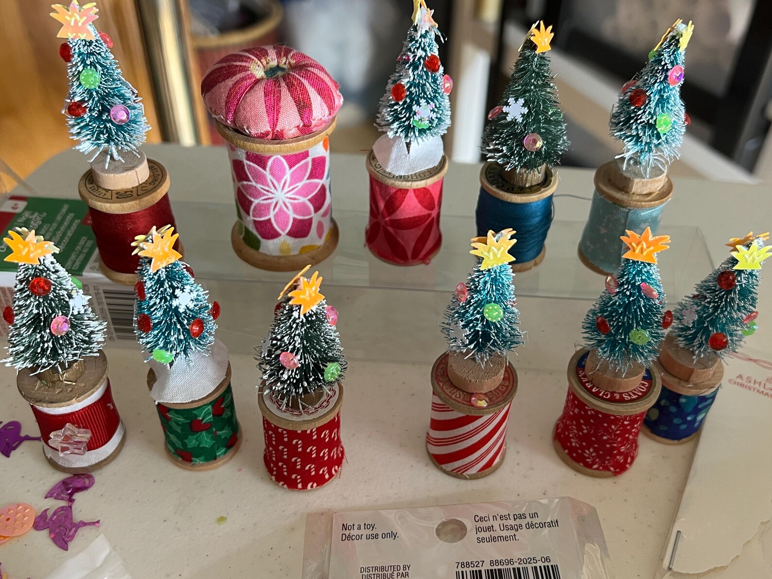 Vintage Wooden Spools Most With Thread On; 20 Spools; 3 Larger Rest Are ...