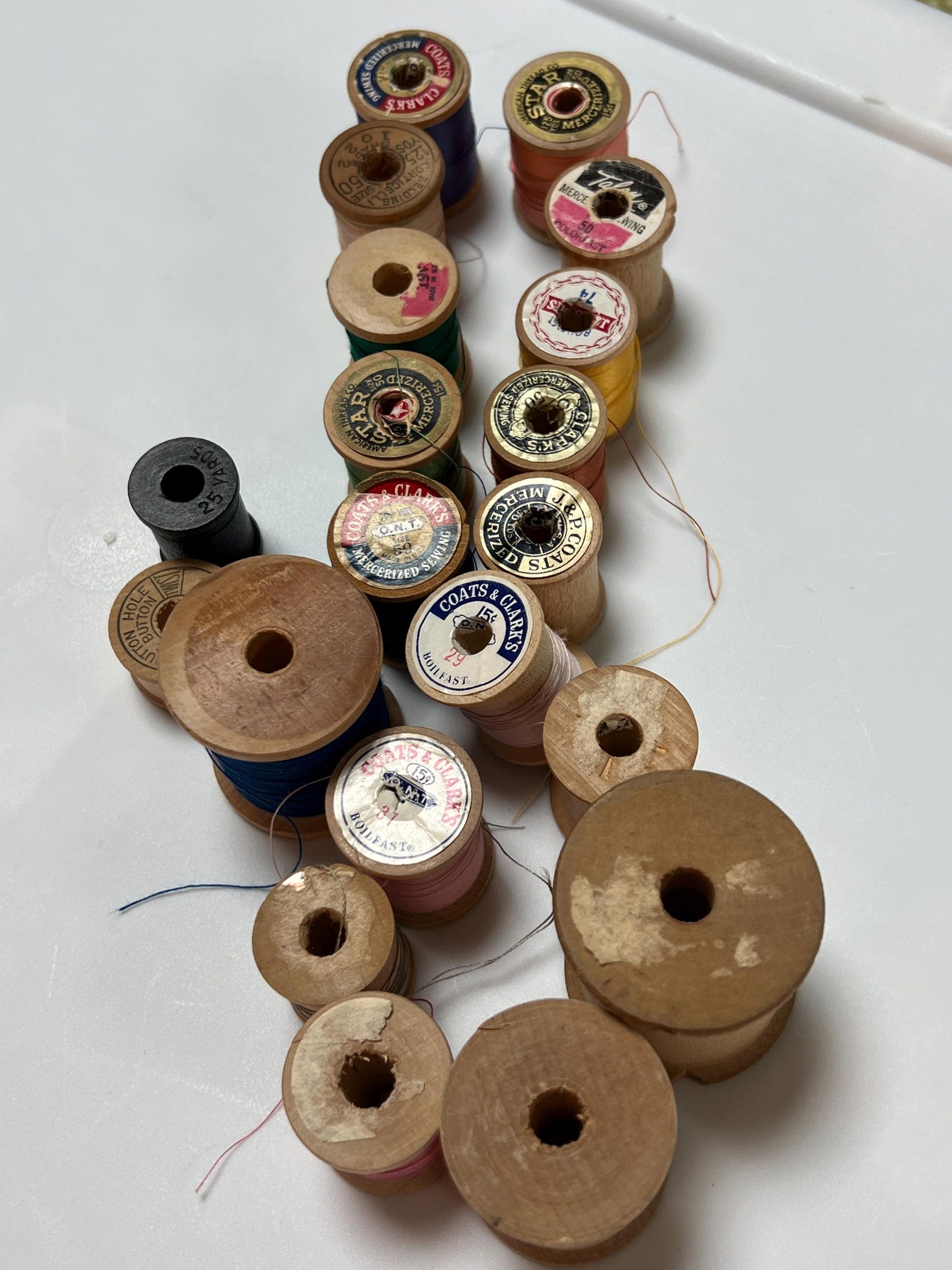 Vintage Wooden Spools Most With Thread On; 20 Spools; 3 Larger Rest Are ...
