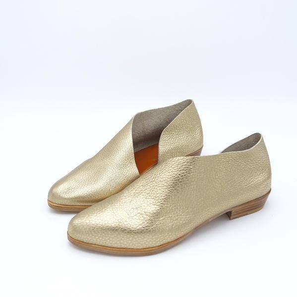 The Sandy. Gold Pebble Grain. Soft shoes. Handmade Shoes. | Etsy