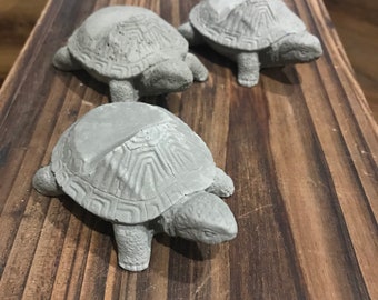 Cement turtle pot holder
