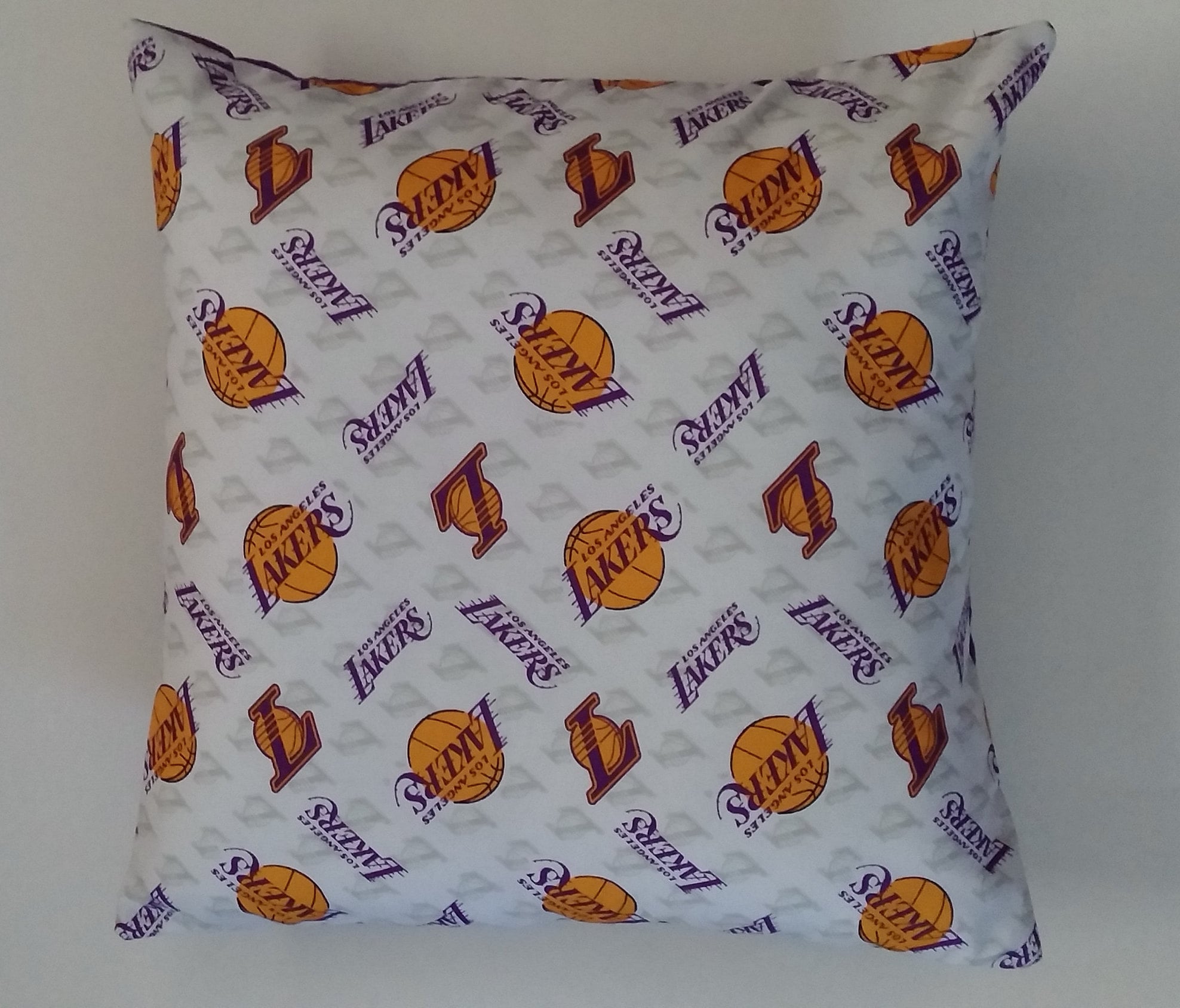 Lakers pillow deals
