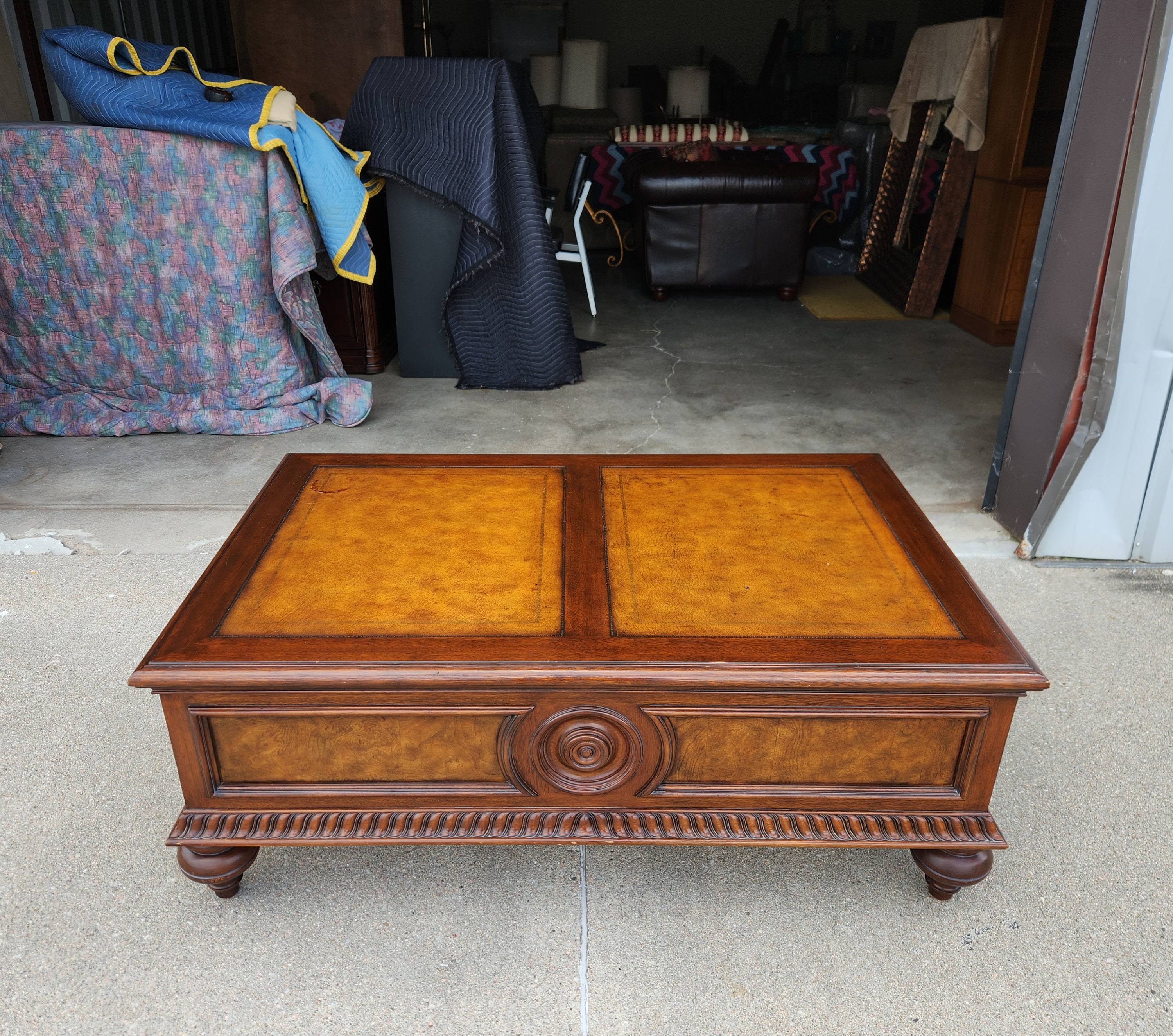 センターテーブル・ローテーブル MALAN COFFEE TABLE knot antiques Connall Round Coffee Table, Quick Ship | Ethan Allen