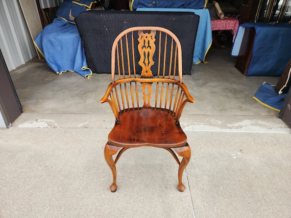 Antique English Handmade Windsor Chair Cabriole Front Legs Great