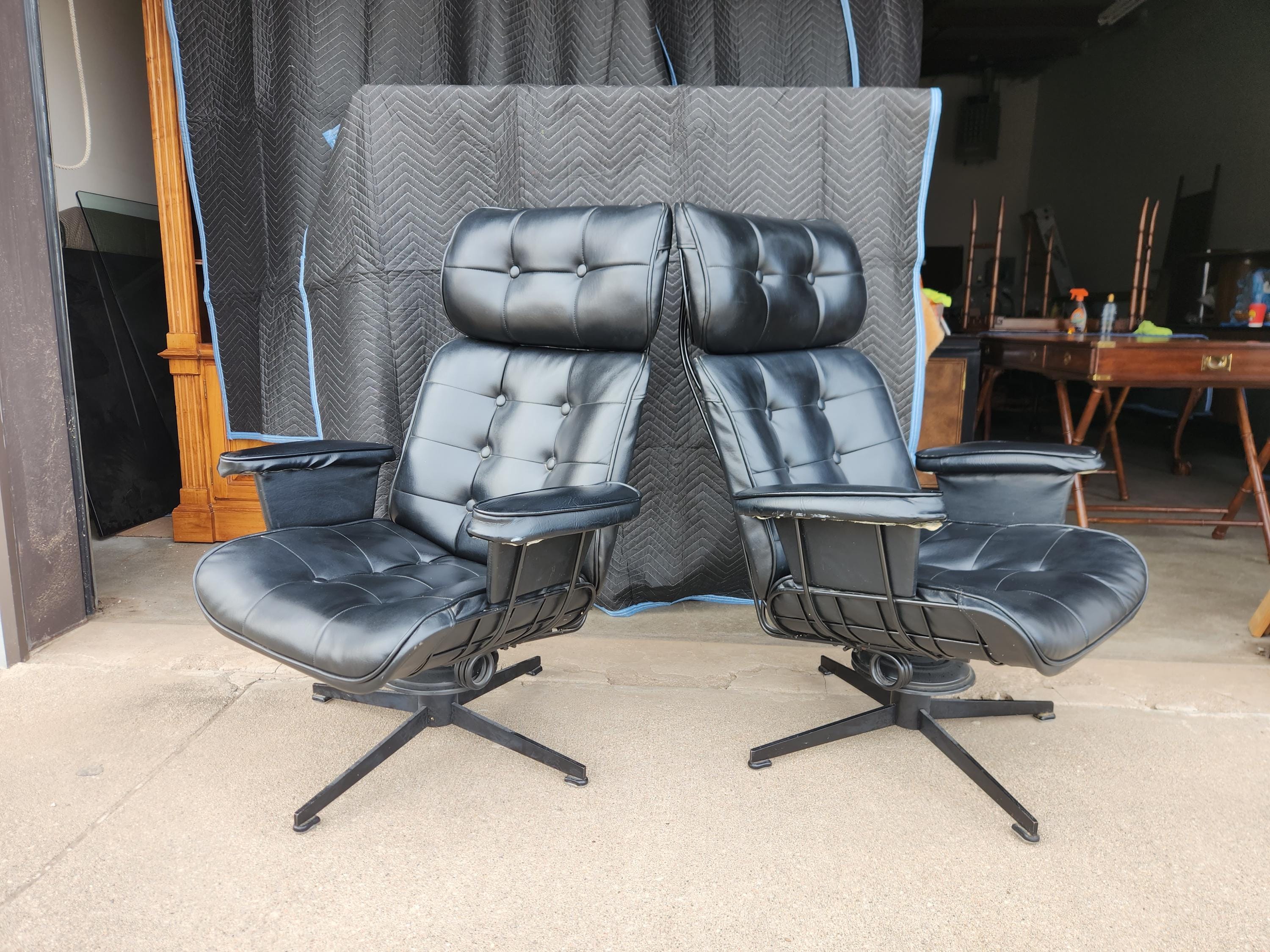 Wingback Armchair Raymour And Flanigan Armchair Raymour And Flanigan Chair  And Ottoman Outlet