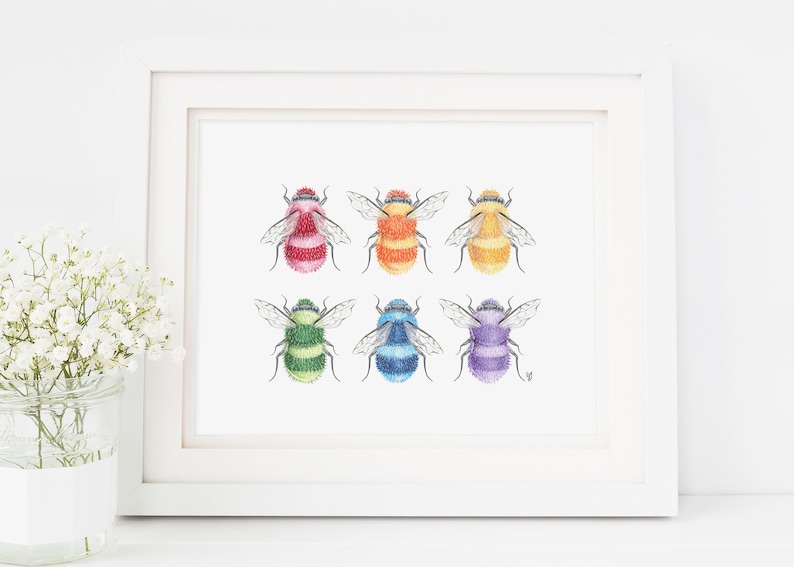 K&ouml;nnte beinhalten: Sechs bunte Hummeln, jede mit einer anderen Farbe, sind in zwei Reihen zu je drei angeordnet. Die Bienen sind in einem realistischen Stil mit detaillierten Markierungen und flauschigen K&ouml;rpern gezeichnet. Die Farben sind rot, orange, gelb, gr&uuml;n, blau und lila.