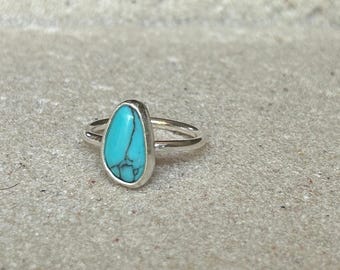 Turquoise Oval Ring / Sterling Silver Handmade Gemstone Ring / December Birthstone Jewelry / Calming Crystal Ring for Protection