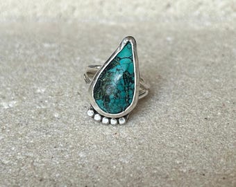 Turquoise druppelring maat 5,5 / sterlingzilveren splitband handgemaakte edelsteensieraden / geboortesteen december, kalmerend kristal