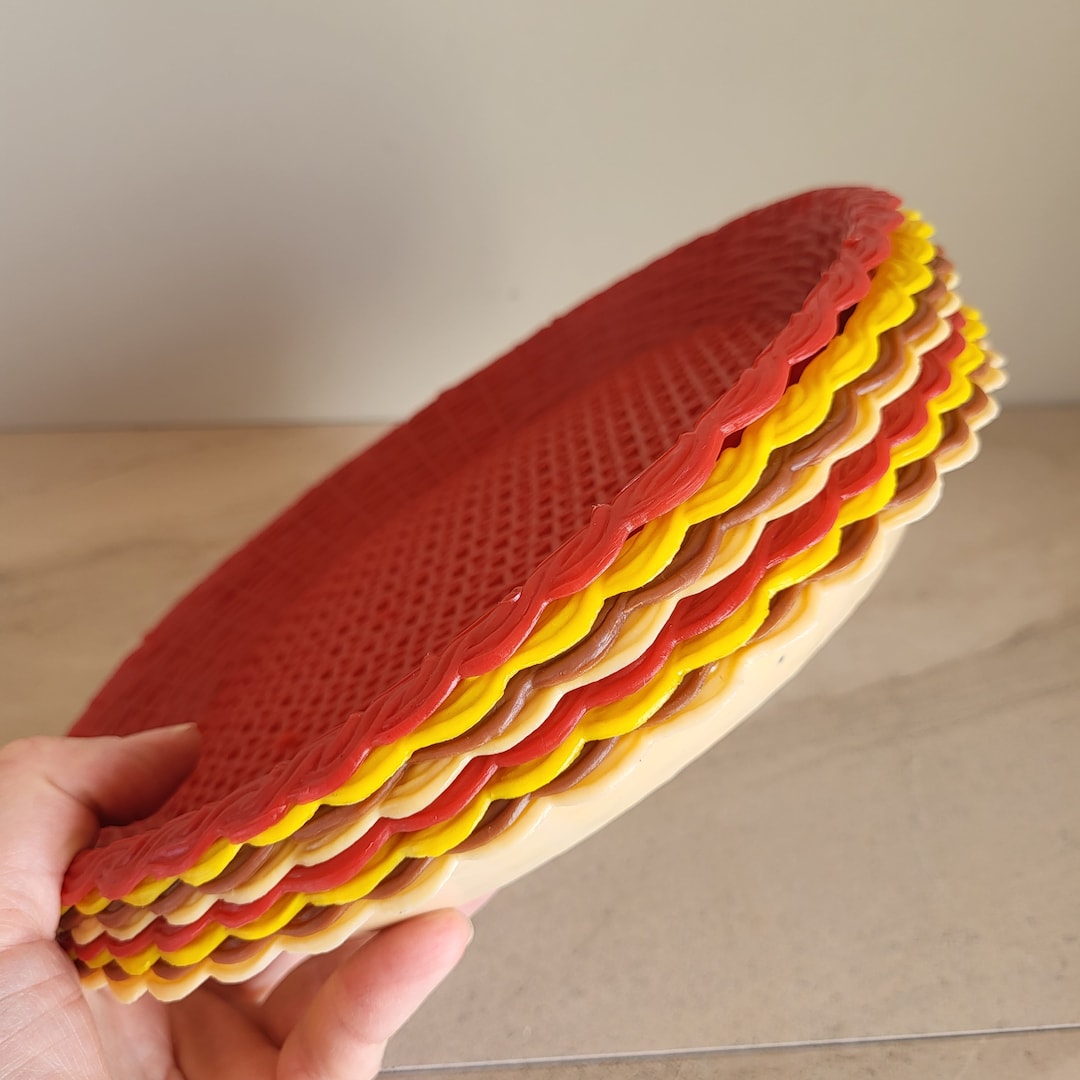 Vintage 8 Plastic Paper Plate Holders /// Assorted Colours /// Picnic