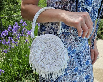 1960s Vintage White Woven Raffia Handbag // Boho Bag with Fringe