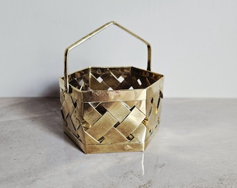 Vintage Woven Brass Basket ~~ Handmade Metallic Home Decor
