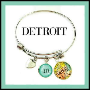 Pulsera con dijes de Detroit