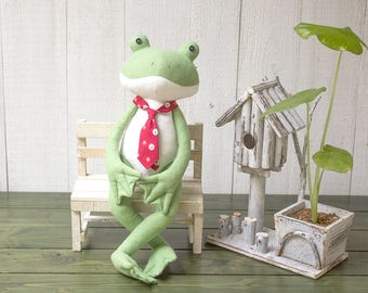 Stuffed Frog - PDF Sewing Pattern & Tutorial | Stuffed  animals | Plush toys patterns | Softies | DIY Projects | Fabric toys