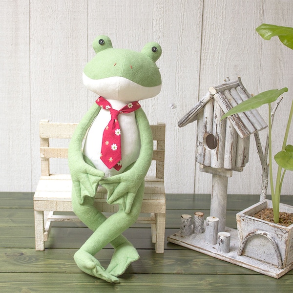 Stuffed Frog - PDF Sewing Pattern & Tutorial | Stuffed  animals | Plush toys patterns | Softies | DIY Projects | Fabric toys
