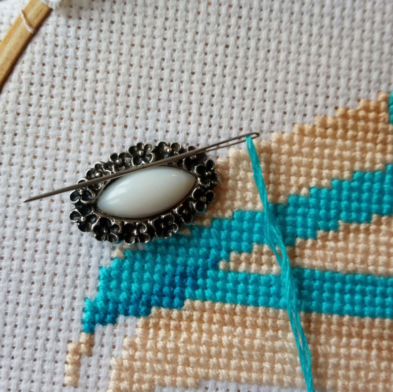 Mini oval needle minder, vintage, floral, white glass stone Mini oval needle minder, vintage, floral, white glass stone