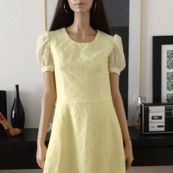 Robe vintage longue dentelle jaune pastel princesse taille 38 / uk 10 / us 6