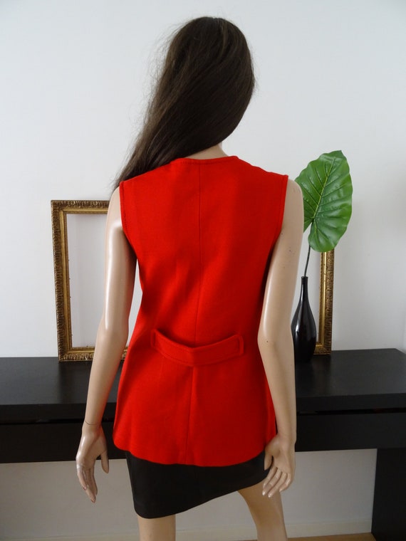 US 8 uk 12 Vintage red sleeveless vest size 40