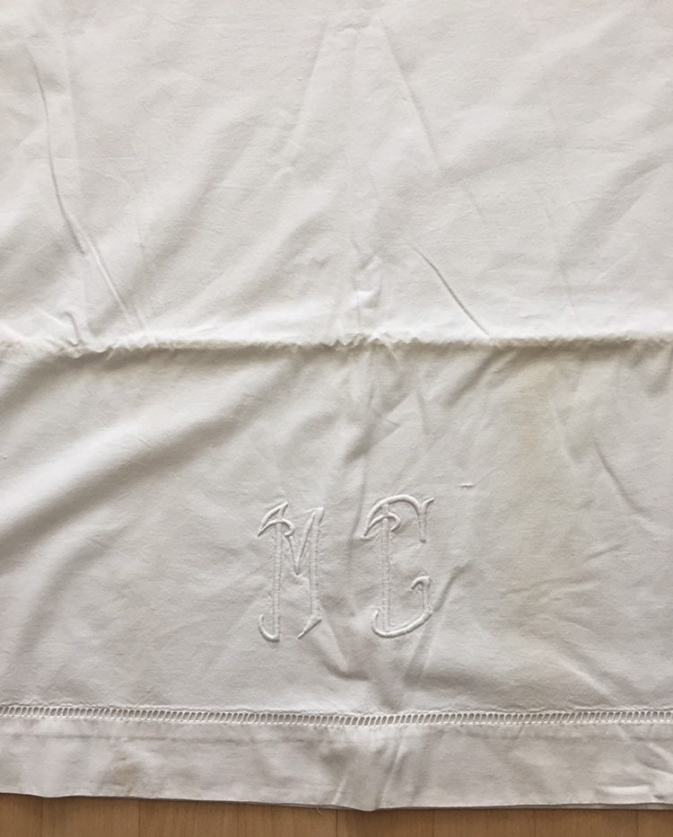 Drap Plat Ancien en Coton Brodé et Ajouré 205M X 250cm Broderies Mc