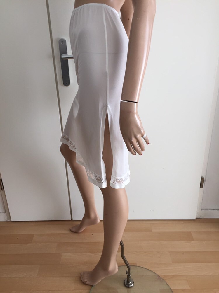 Jupon neuf avec dentelles - Vêtements