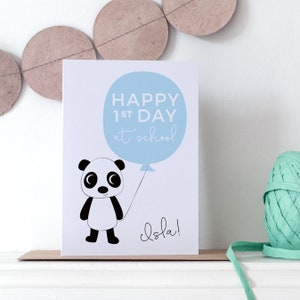 Tarjeta de primer día de clases con un panda. Personalizada.