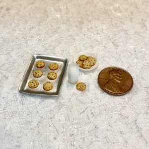 1:12 Scale Miniature Chocolate Chip Cookie Set
