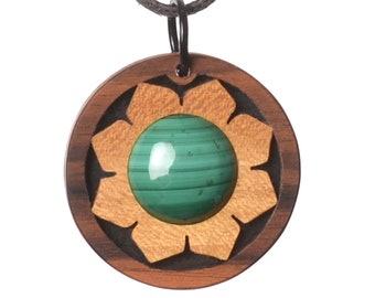 Malachite necklace. Selectable lenght. Wooden jewelry with Movingui wood and Rosewood. Veneer and inlay work from Germany.