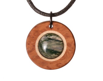 Moss agate pendant with selectable necklace lenght. Wooden jewelry. A window to the world of minerals. Choice of necklace length.
