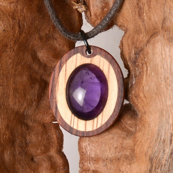 Amethyst Edelholzschmuck. Zebranoholz und Bubinga. Wählbare Halskettenlänge. Kreatives Handwerk aus Deutschland.